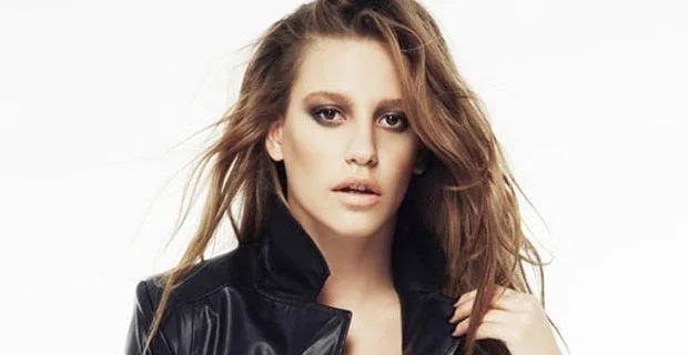 (serenay Sarıkaya) ¿viste esta ropa?