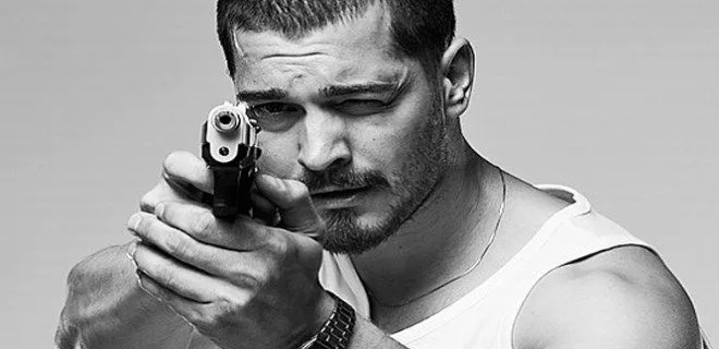 Nueva serie de (Çağatay Ulusoy) los ojos