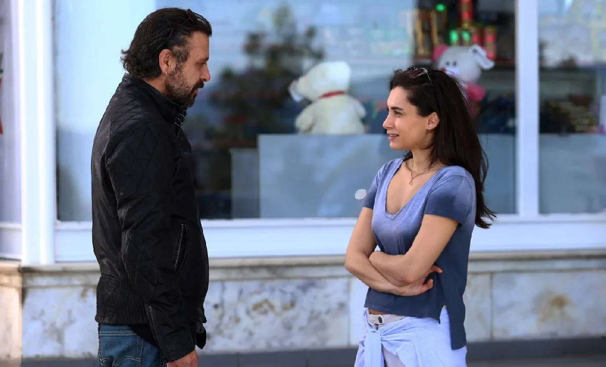 ¡Hande Dogandemir se convirtió en un psicólogo en el nuevo papel!