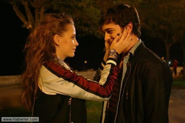 La verdad de Serenay Sarıkaya de Çağatay Ulusoy