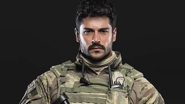 [Burak Ozcivit] ¡termina su carrera!