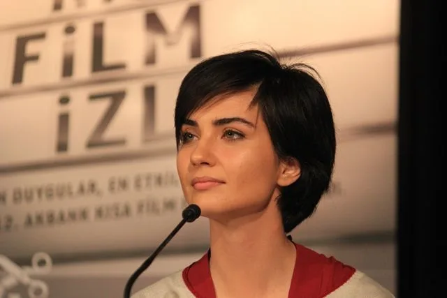 [Tuba Buyukustun] Más nueva y última clics