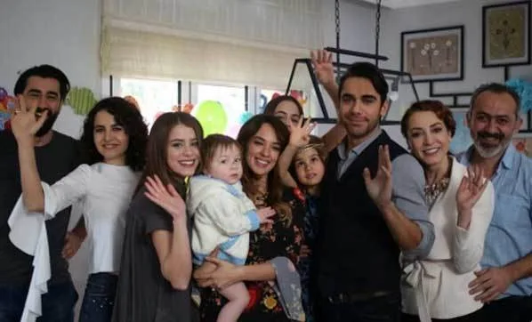Serie de TV Alas de amor (Bana Sevmeyi Anlat)