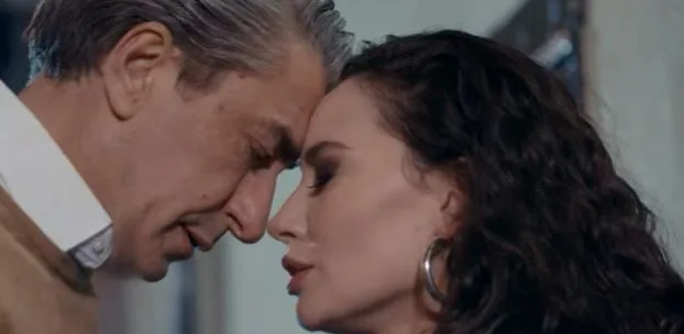 La serie Gel Dese Aşk ha sido muy criticada