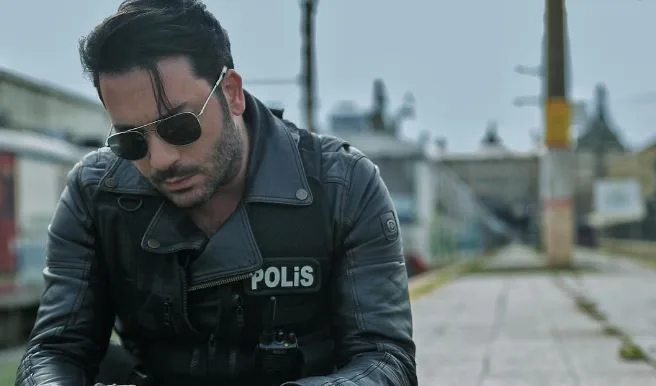 ¡Ozan Çobanoğlu mostró la cara de sus gemelos por primera vez!