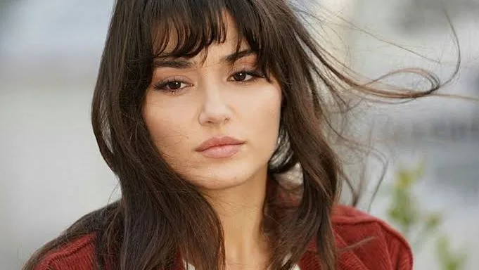 Hande Erçel dejó el nuevo proyecto de la serie