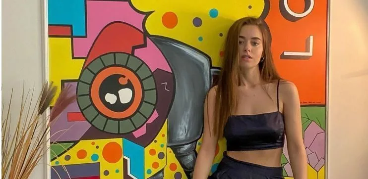 ¡Bensu Soral explicó su visión de la vida con las pinturas que dibujó en las paredes!