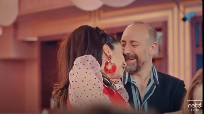 ¡Gran sorpresa hecha por la canción de Last Letter de Bergüzar Korel!