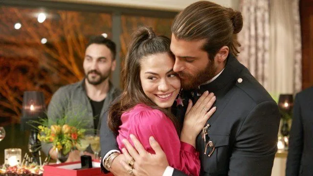 ¡Se ha escapado una gran oportunidad! ¡De dónde vinieron Can Yaman y Demet Özdemir!