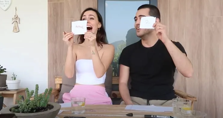 Divertido juego de Berkay Hardal con Dilan Telkök