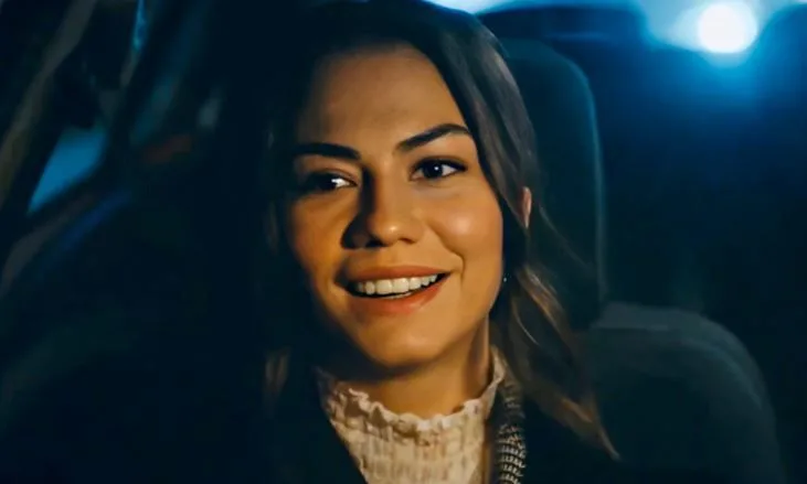 ¡El hecho de que conecta a Demet Özdemir con la serie más!