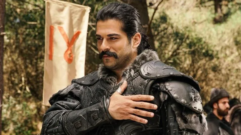 Burak Özçivit es una celebridad benevolente
