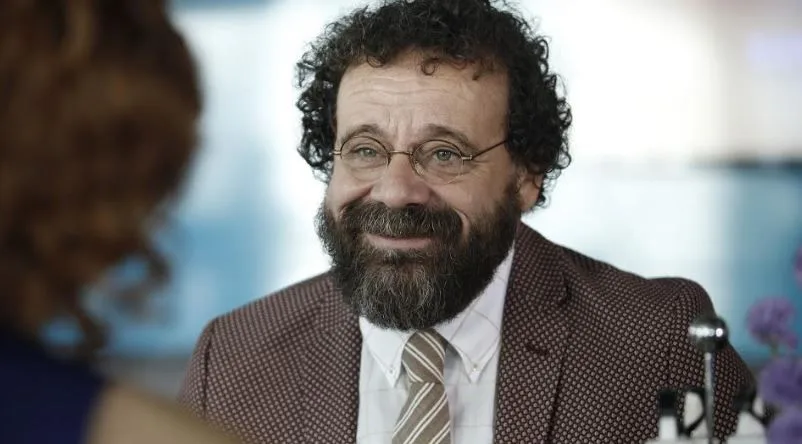 Reha Özcan acaba de darse cuenta de que se está casando con la persona adecuada