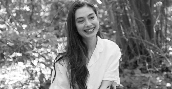 ¡Neslihan Atagül está experimentando la emoción de su nuevo proyecto!