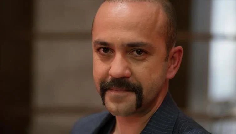 Quien es Sarp Akkaya? Estatura – Edad – Serie de TV – Familia
