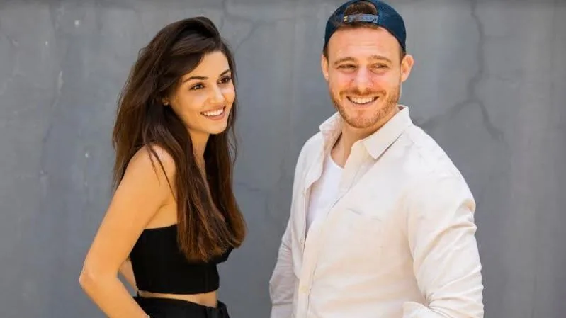 Las primeras fotos de Kerem Bürsin y Hande Erçel en la serie Sen Çal Kapımı