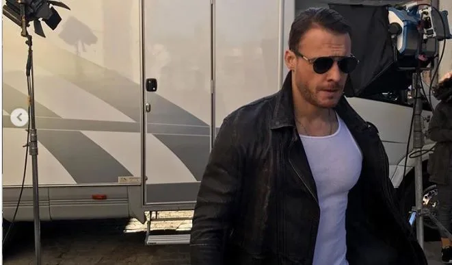 ¡Prohibición de compartir Kerem Bürsin en el set de la serie!