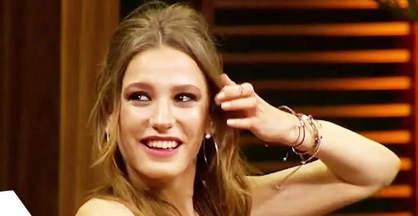Cuando Serenay Sarıkaya llegó al punto de rendirse, ¿quién se puso de pie?