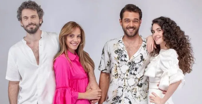 ¡La armonía de Furkan Andıç y Ezgi Şenler fue exitosa en la serie Penthouse Love!