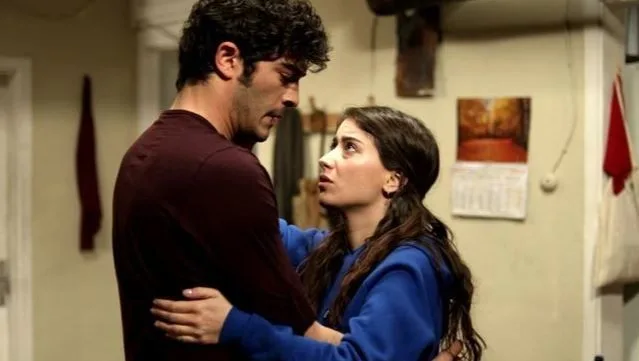 Hazal Kaya cerró el problema de Burak Deniz