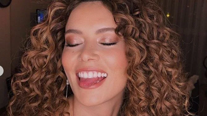 Seray Kaya ha cambiado mucho después de la serie Woman