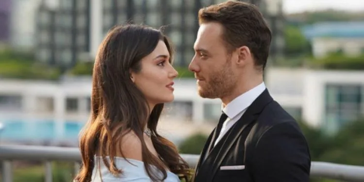 Los fanáticos de Hande Erçel y Kerem Bürsin están muy satisfechos con su armonía.