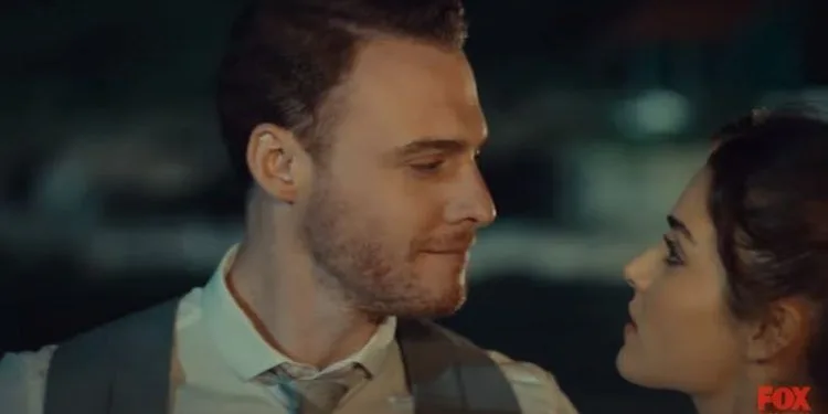 Hande Erçel y el dúo Kerem Bürsin vienen