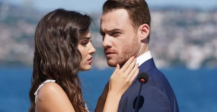 Antecedentes de la escena de besos de Kerem Bürsin y Hande Erçel