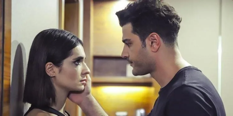 Burak Sevinç conoce a su antiguo compañero en su nueva serie
