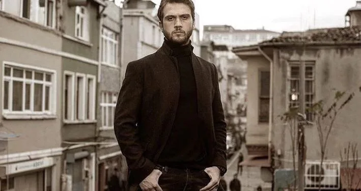 Mensaje de Aras Bulut İynemli a la serie The Pit