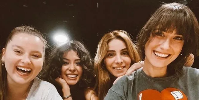 Hazal Kaya generó entusiasmo con su nuevo proyecto
