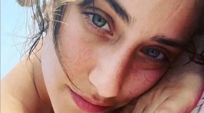 La felicidad de la nueva película de Hazal Kaya