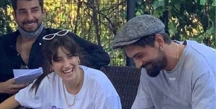¡Hazal Kaya y Onur Tuna se conocieron por primera vez para el nuevo proyecto!