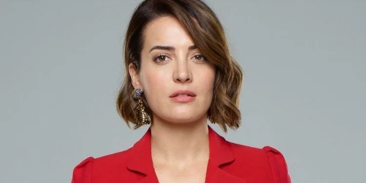 İrem Sak se está preparando para la serie The Pit