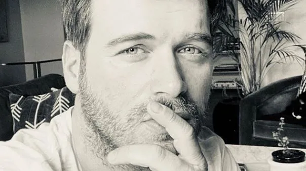 Algo le pasó a Kıvanç Tatlıtuğ, todos se sorprendieron