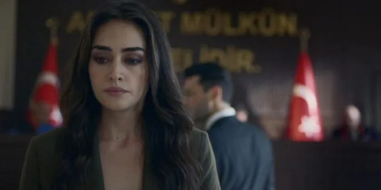 ¡La mente de Esra Bilgiç todavía está de vacaciones!