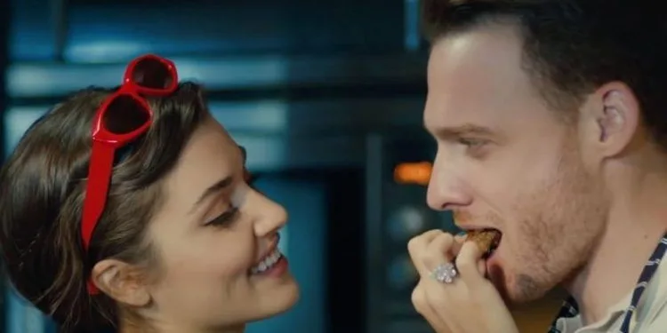 ¡Felicitemos a Kerem Bürsin y Hande Erçel!
