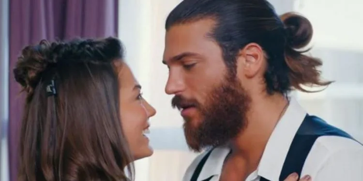 ¡Demet Özdemir y Can Yaman dan el mismo examen!
