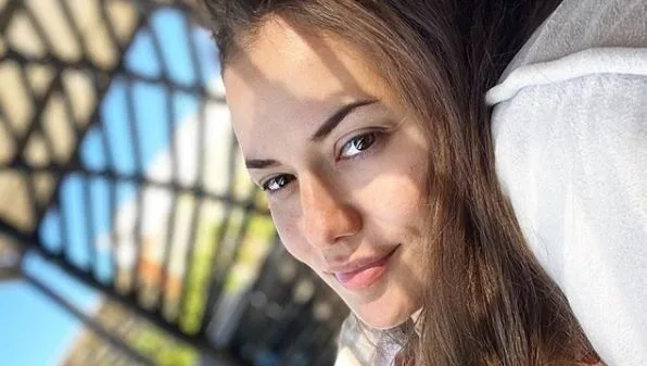 ¡Ha surgido una característica desconocida de Fahriye Evcen!