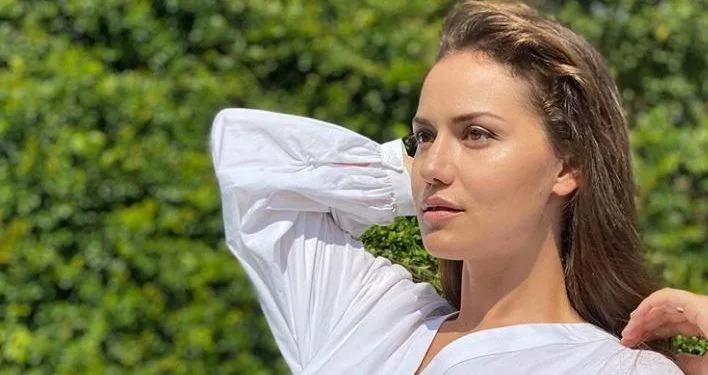Poses impresionantes de Fahriye Evcen con su hijo Karan