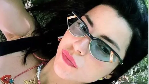 Merve Boluğur castigada por vagar sin máscara