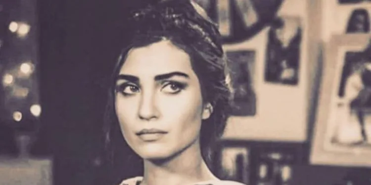 Gran interés por las imágenes antiguas de Tuba Büyüküstün