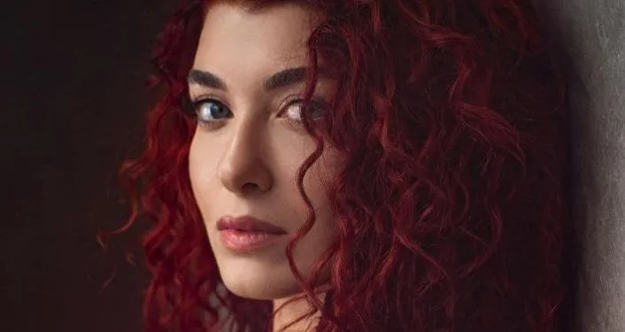 Baby Aslıhan Güner con su madre