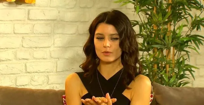 ¡Beren Saat tiene una preparación de proyectos muy especial!