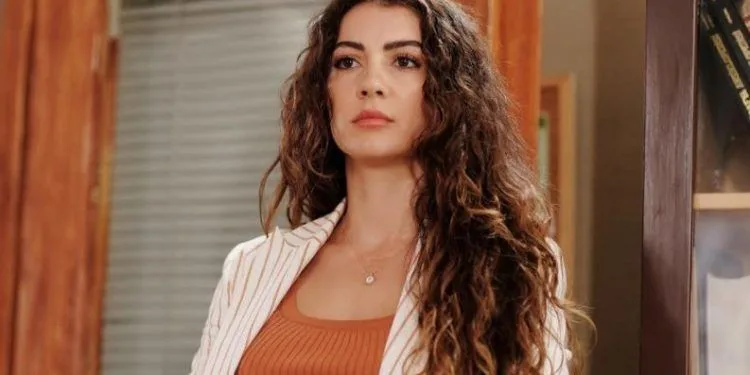 ¡Burcu Özberk enseñó a ser sexy sin ir demasiado lejos!
