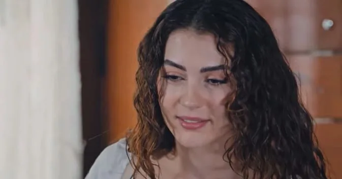 ¡Farah Zeynep Abdullah hizo felices a los fans árabes! ¡Burcu Özberk encantado con su belleza!