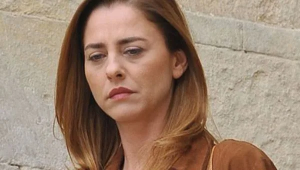 Ece Uslu regresó al pasado