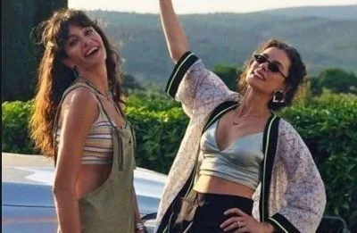 Mensaje de cumpleaños de Özge Özpirinçci a Berrak Tüzünataç