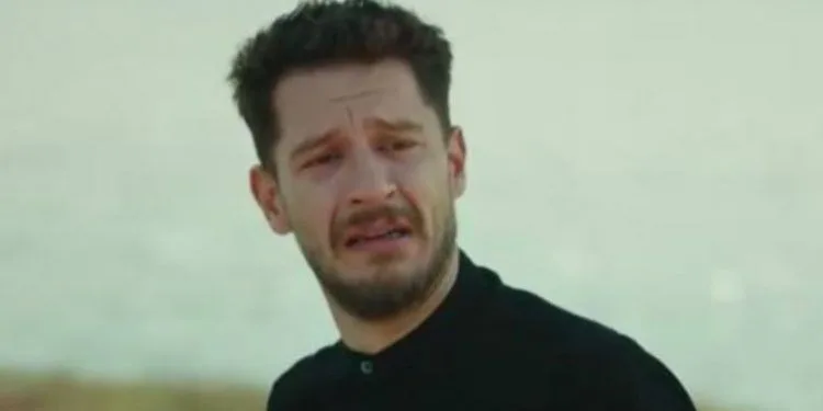 Pose de cuernos de Uraz Kaygılaroğlu