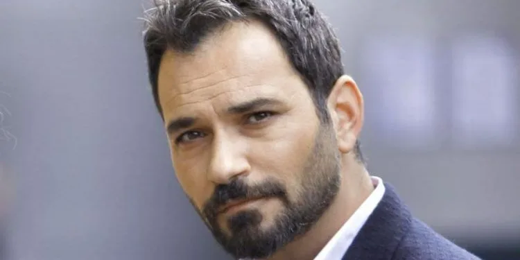 Serdar Özer, Cihan de Hercai recibió un premio del extranjero